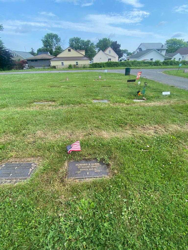 Howard R. Garni's grave. Photo 1