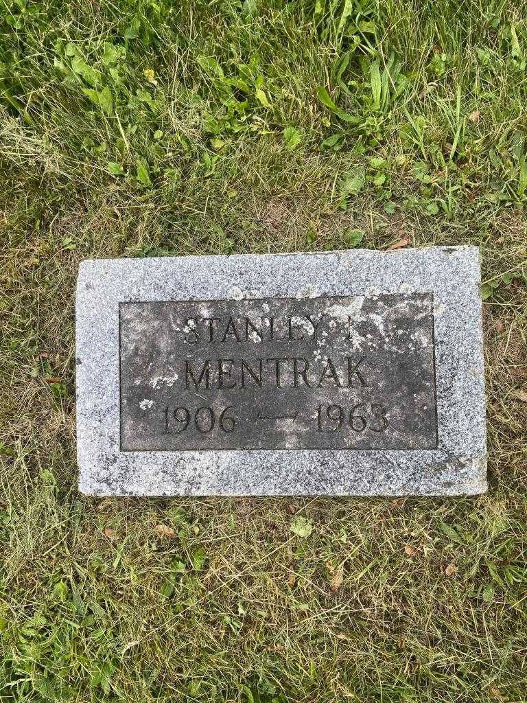 Stanley Mentrak's grave. Photo 3