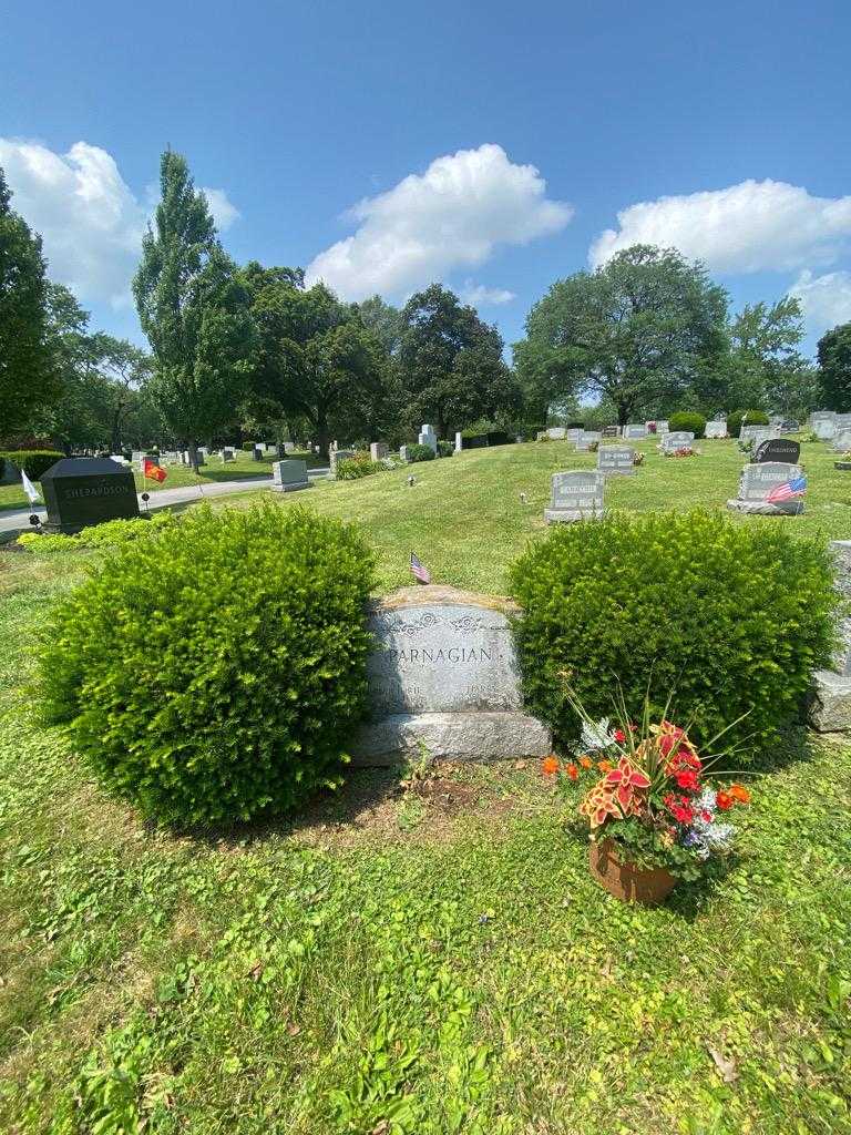 Marjorie Parnagian's grave. Photo 1