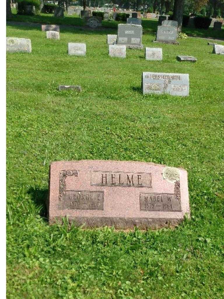 Mabel W. Helme's grave. Photo 3