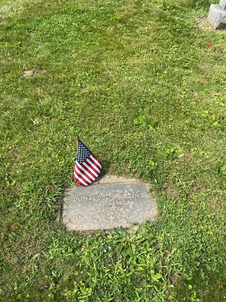 Donald G. Martin Senior's grave. Photo 2