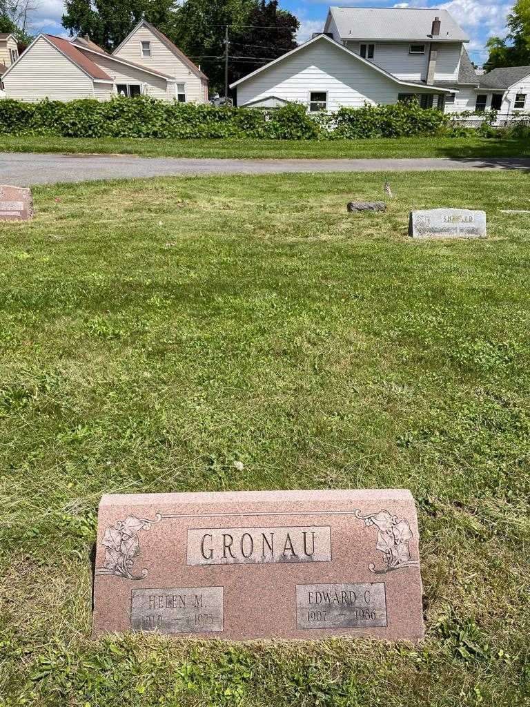 Edward C. Gronau's grave. Photo 2