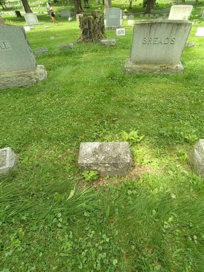 Mira Breads's grave. Photo 3