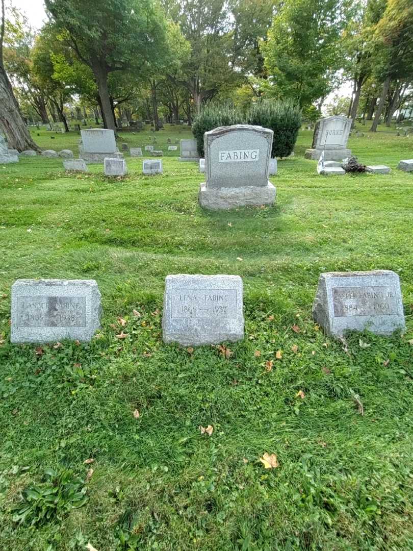 Lena Fabing's grave. Photo 1