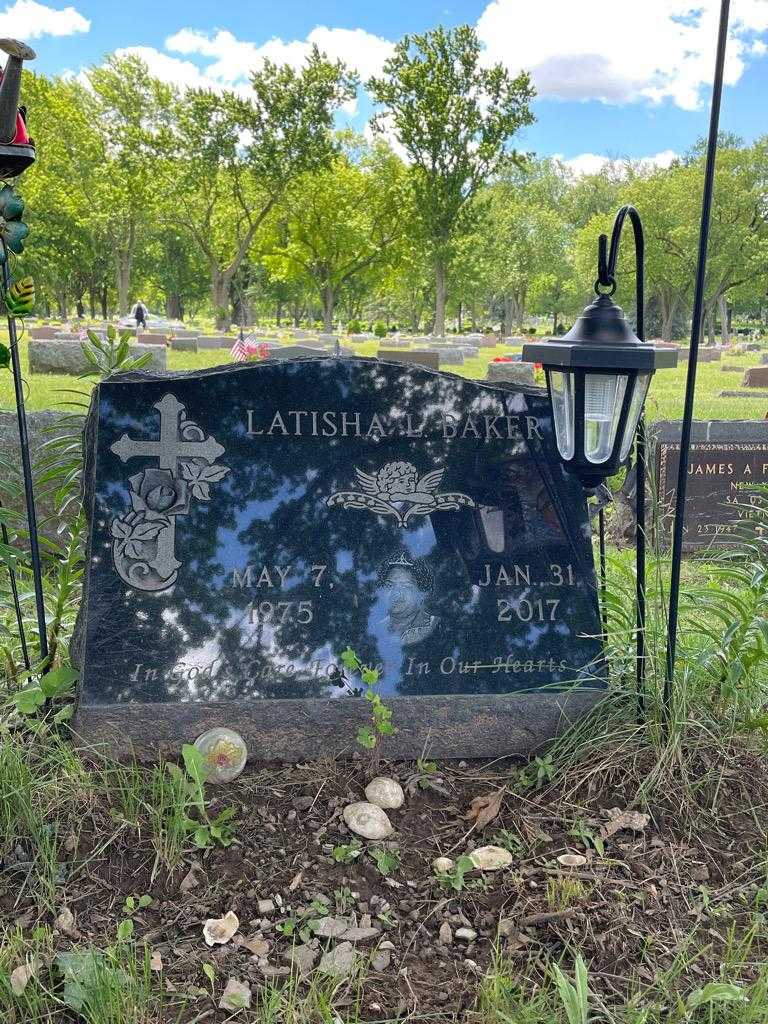 Latisha L. Baker's grave. Photo 3