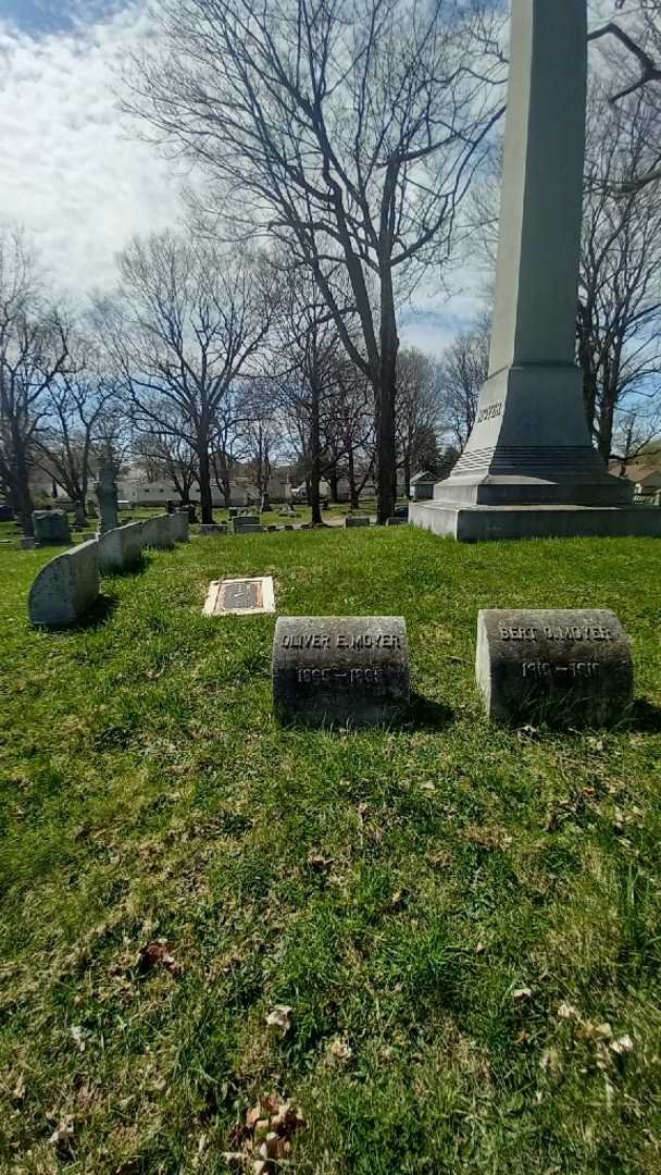 Oliver E. Moyer's grave. Photo 1