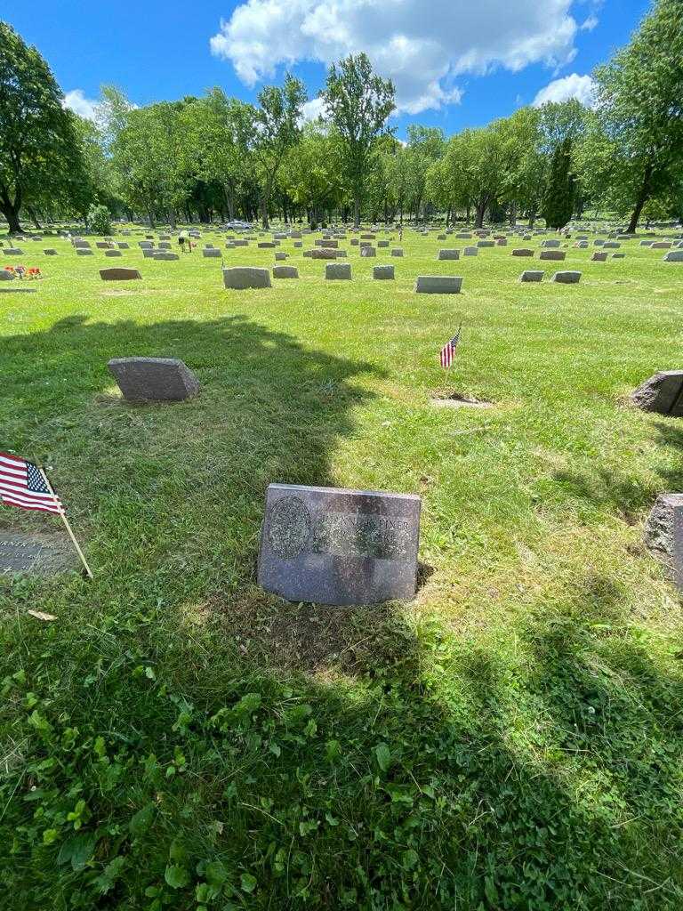 Joanne Kleiner Grabowski's grave. Photo 1