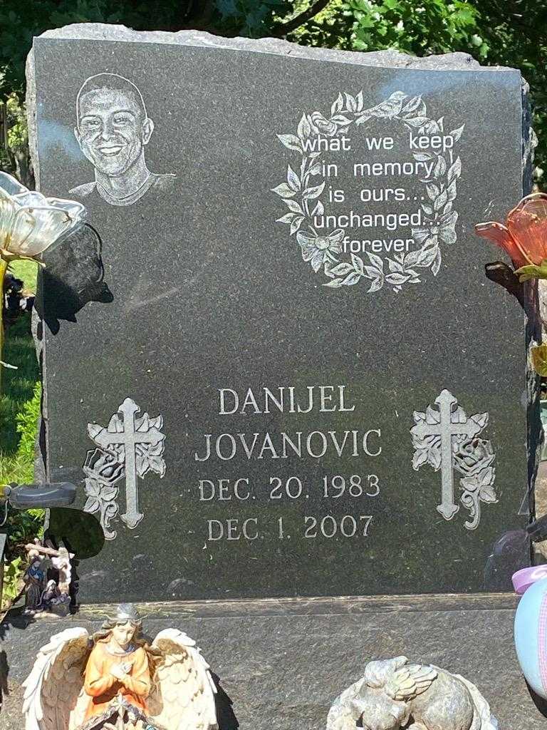 Danijel Jovanovic's grave. Photo 3