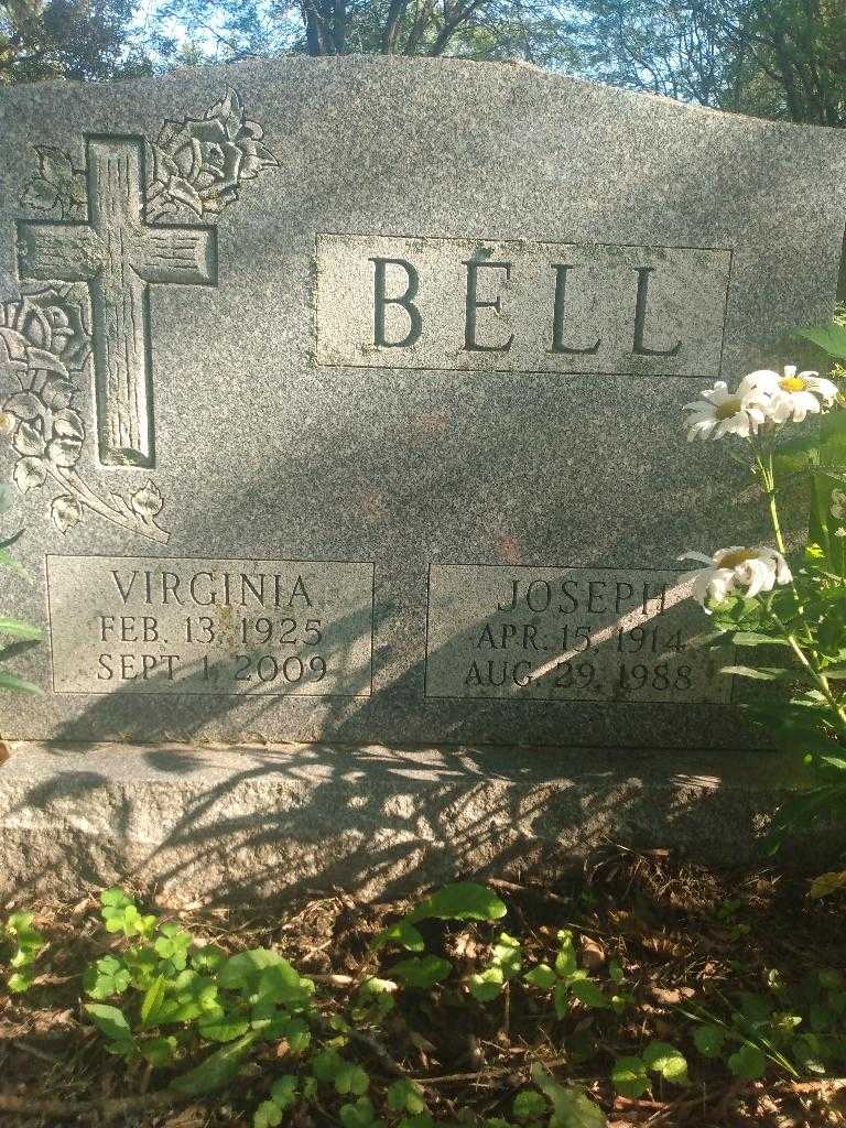 Virginia Bell's grave. Photo 3