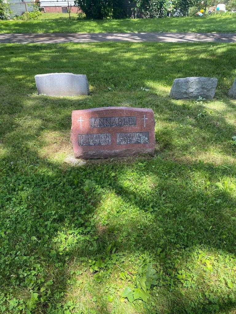 Roy T. Annable's grave. Photo 2