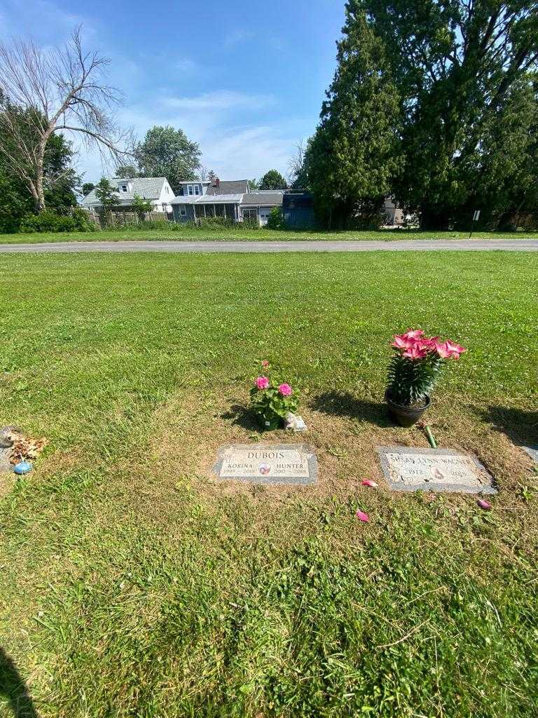 Hunter Dubois's grave. Photo 1