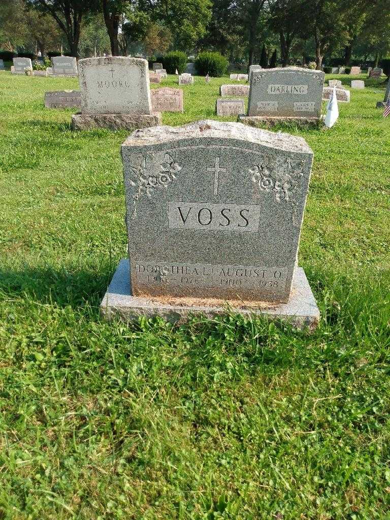 August O. Voss's grave. Photo 1