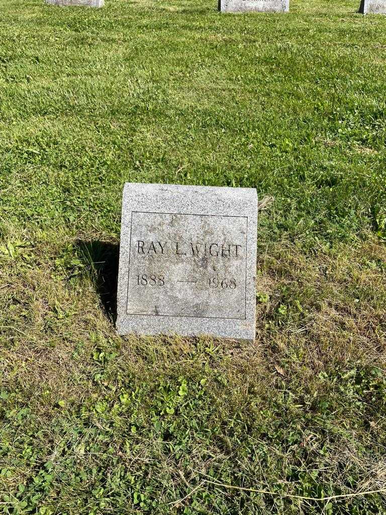 Ray L. Wight's grave. Photo 2