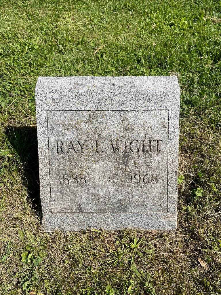 Ray L. Wight's grave. Photo 3