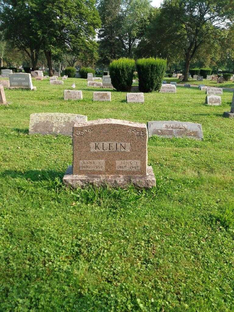 Anna C. Klein's grave. Photo 1