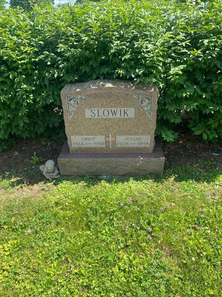 Emily Slowik's grave. Photo 2