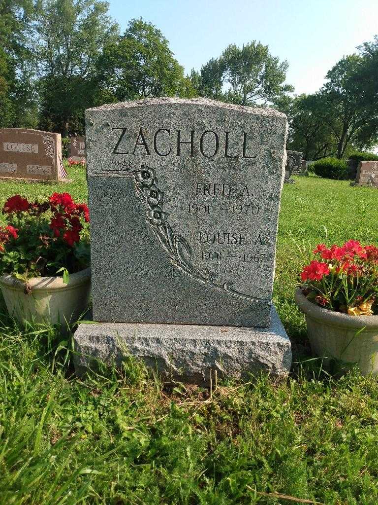 Fred A. Zacholl's grave. Photo 3