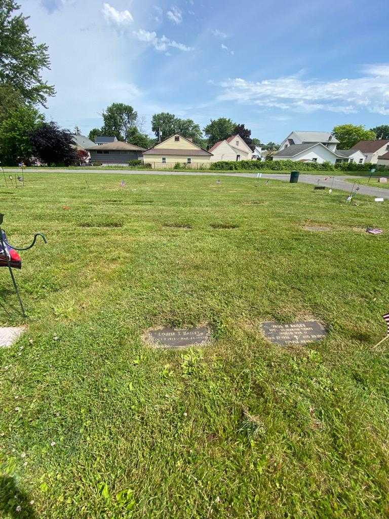 Louise T. Bailey's grave. Photo 1