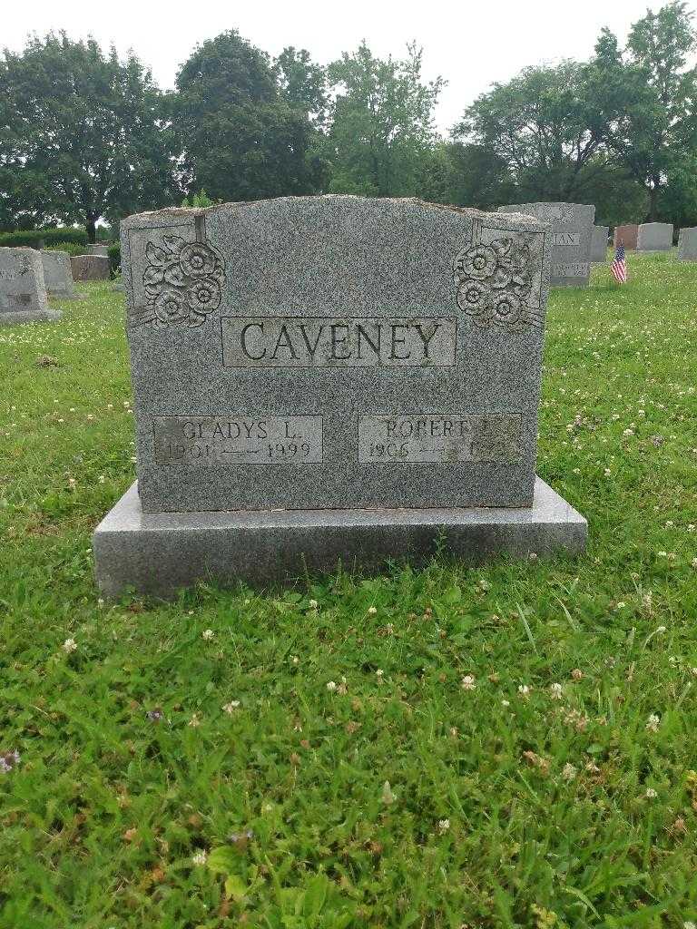 Robert E. Caveney's grave. Photo 1