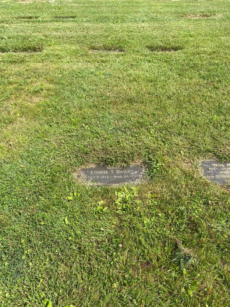 Louise T. Bailey's grave. Photo 2