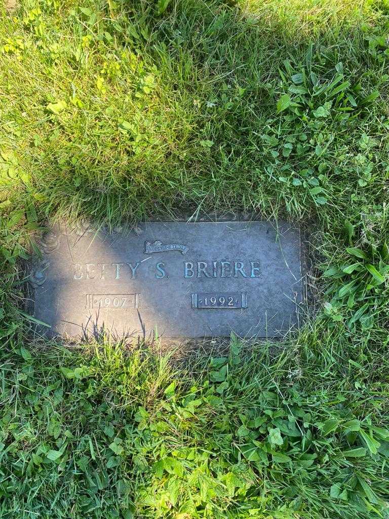 Betty S. Briere's grave. Photo 3