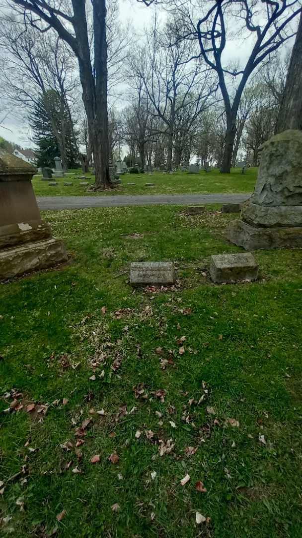 Edward J. Nachant's grave. Photo 1