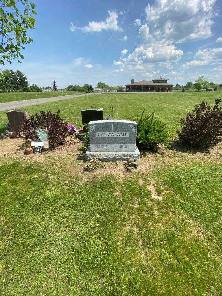 Shirley Lanzafame's grave. Photo 1