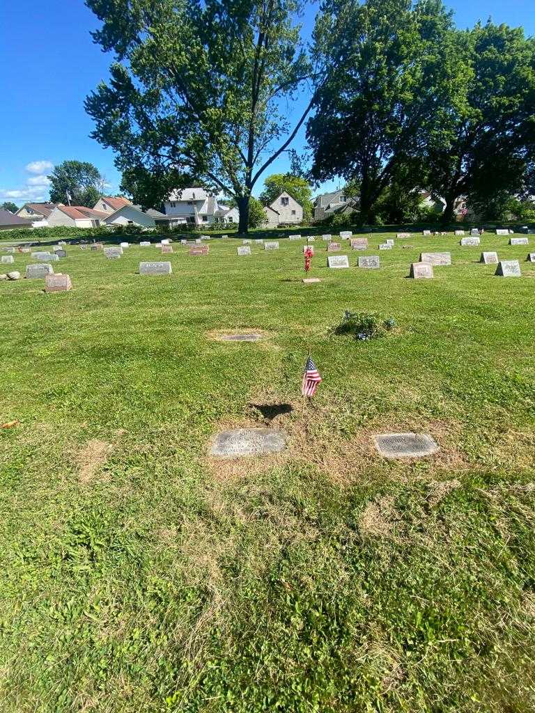 Paul D. Wehr's grave. Photo 1