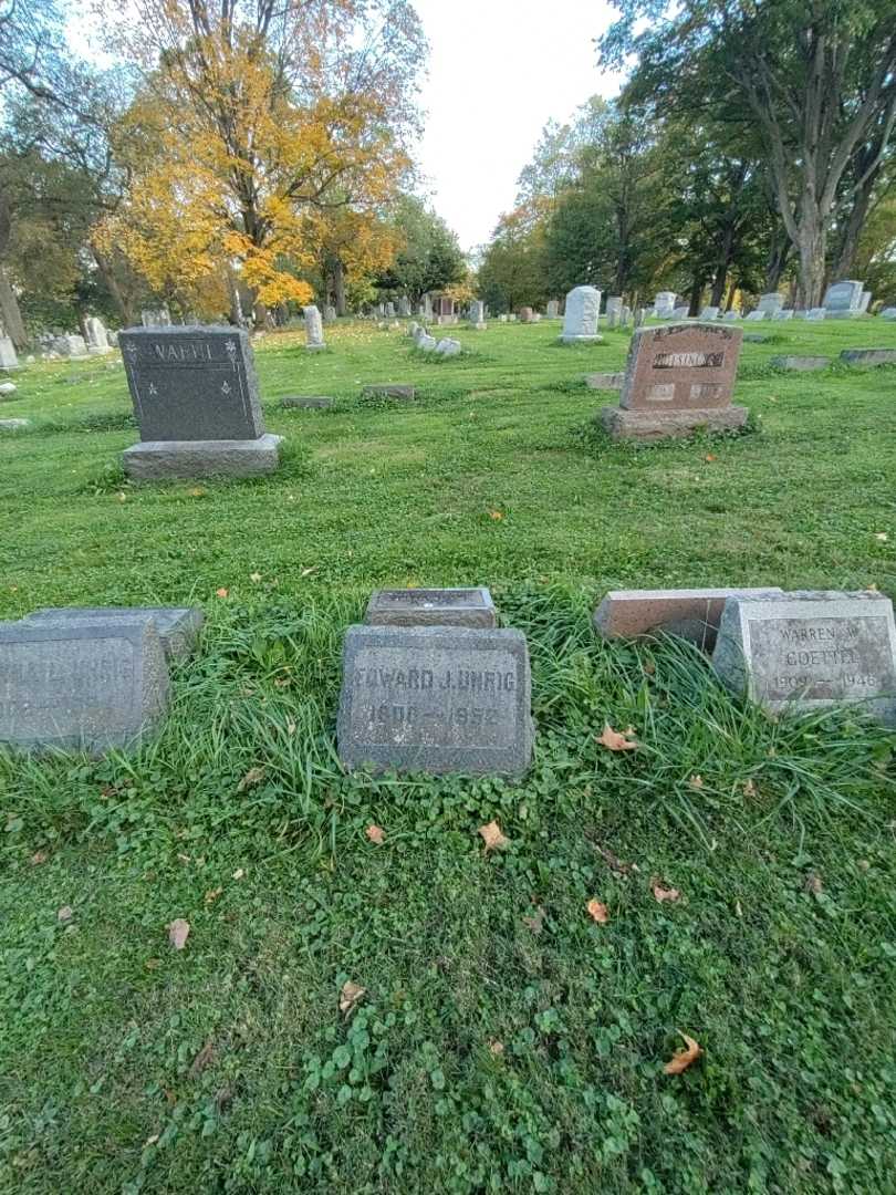 Edward J. Uhrig's grave. Photo 1