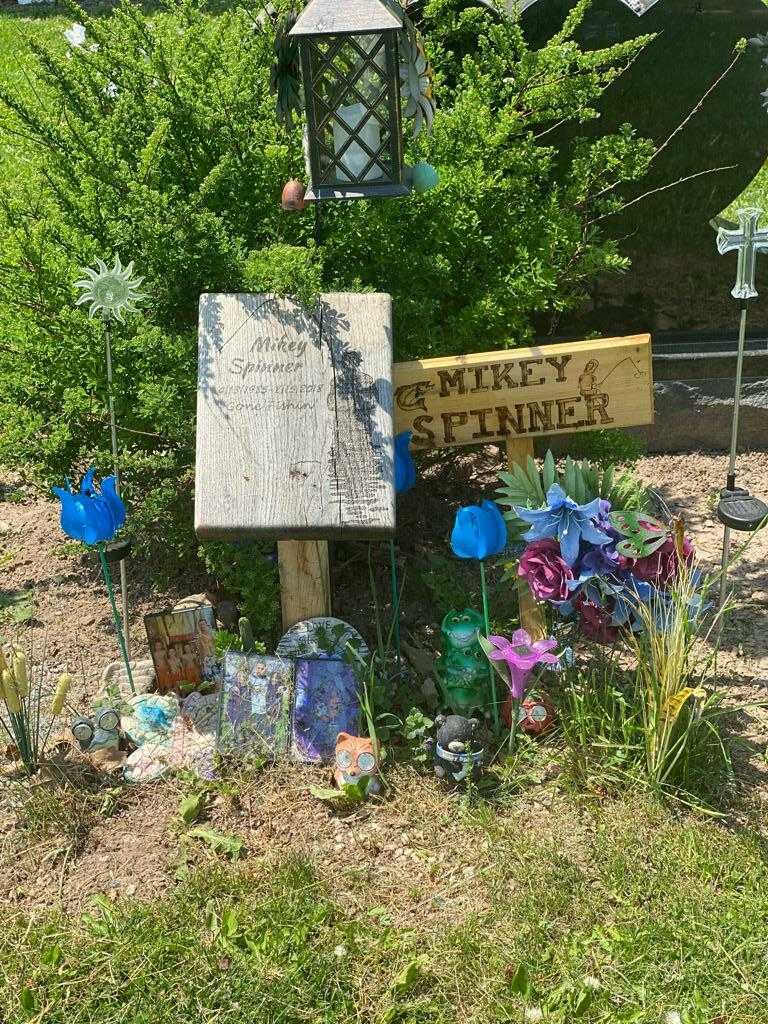 Michael Spinner's grave. Photo 3