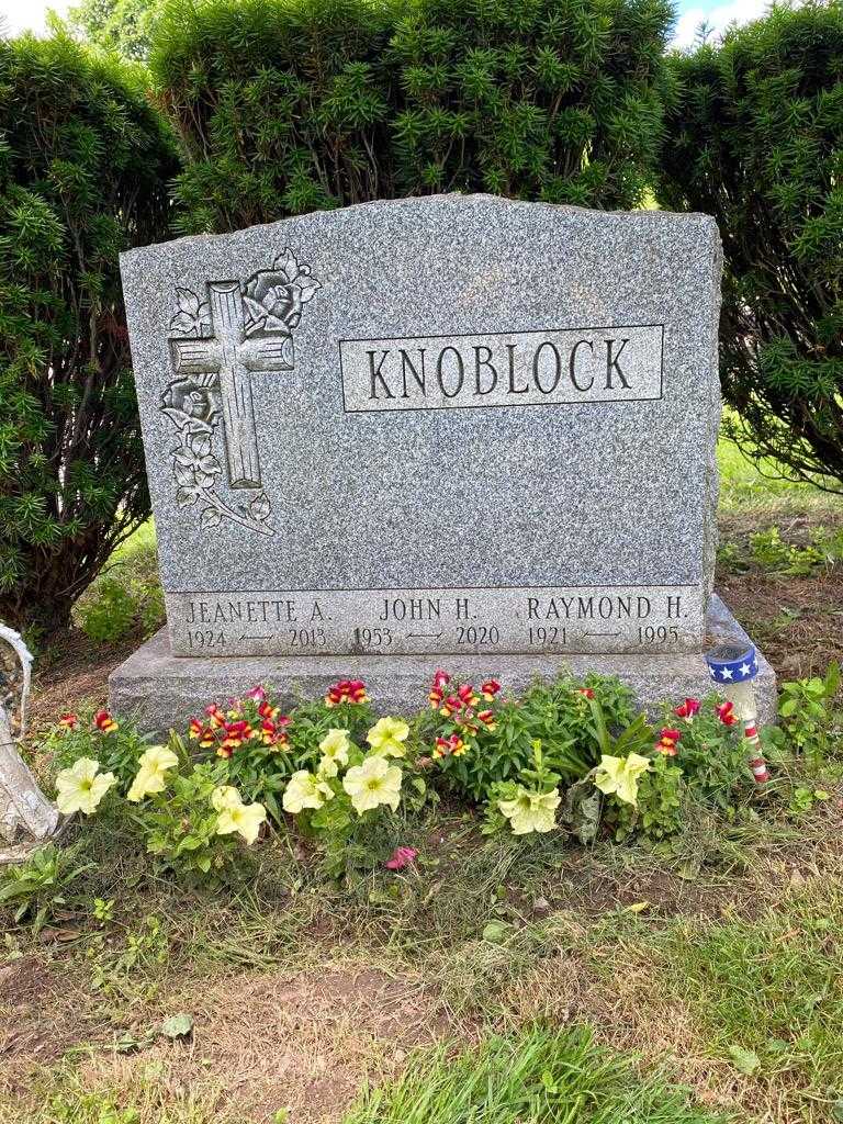 John H. Knoblock's grave. Photo 2