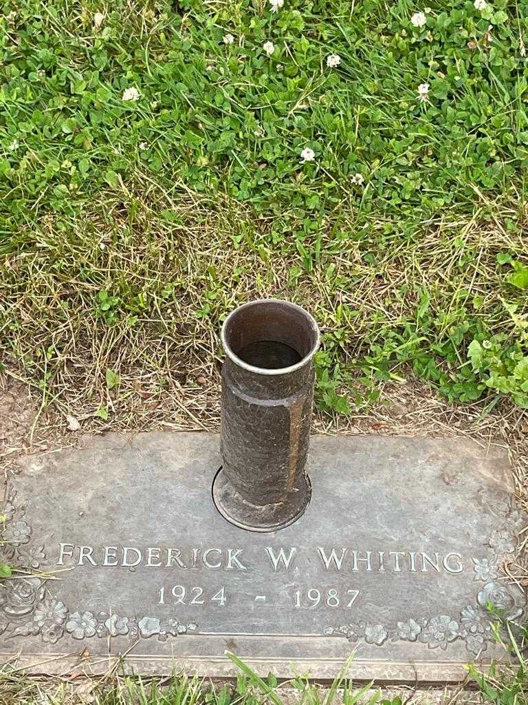 Frederick W. Whiting's grave. Photo 3