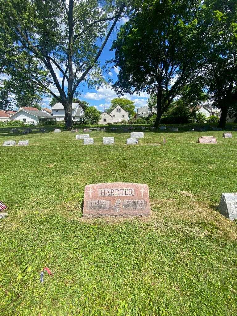 Edward J. Hardter's grave. Photo 1