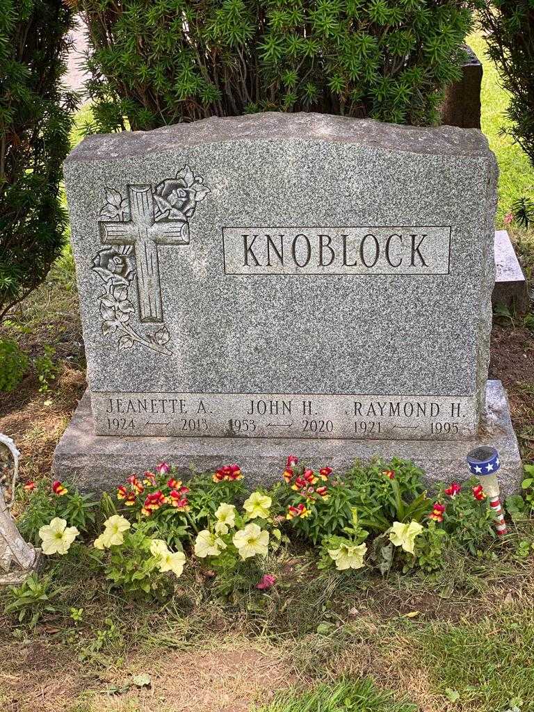 John H. Knoblock's grave. Photo 3