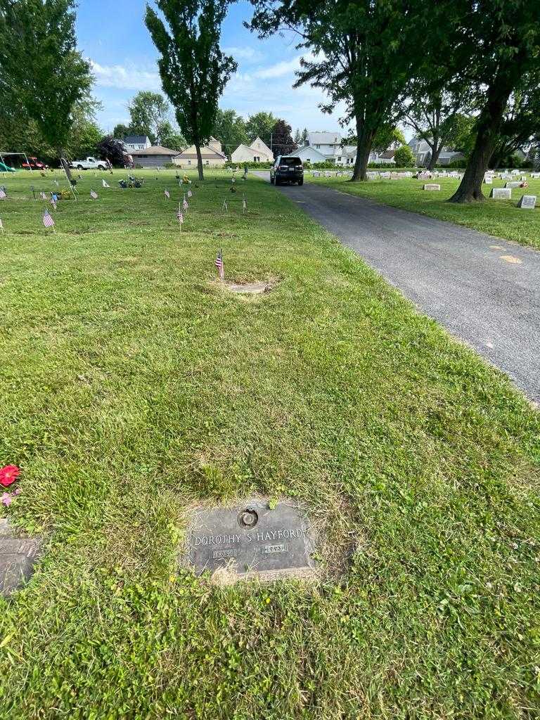Dorothy S. Hayford's grave. Photo 1