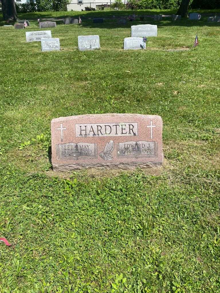 Edward J. Hardter's grave. Photo 2