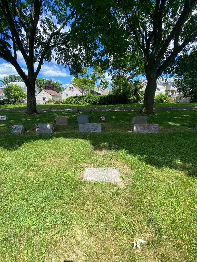 Sandra Hewitt's grave. Photo 1