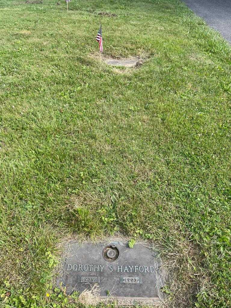 Dorothy S. Hayford's grave. Photo 2