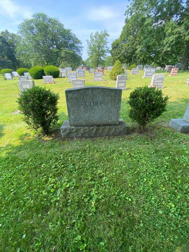 Esther Ford Corp's grave. Photo 1