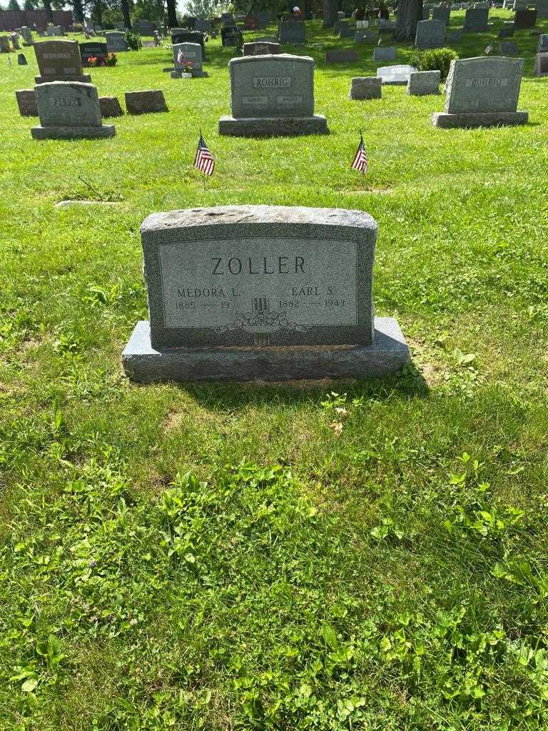 Medora L. Zoller's grave. Photo 2