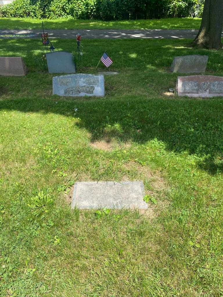 Sandra Hewitt's grave. Photo 2
