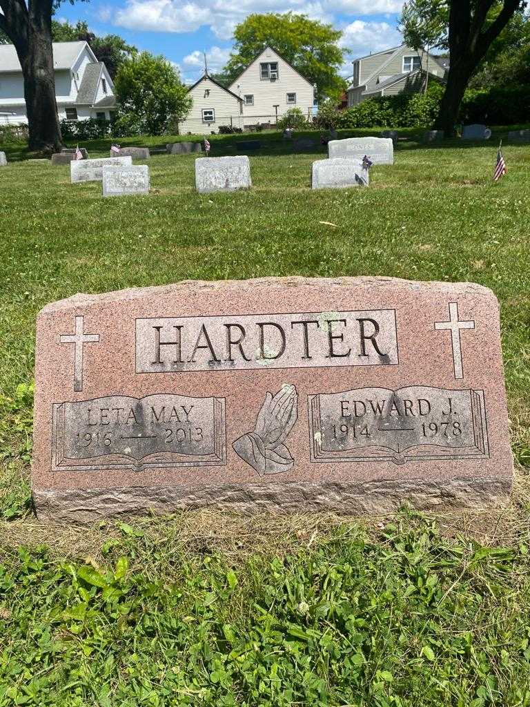 Edward J. Hardter's grave. Photo 3
