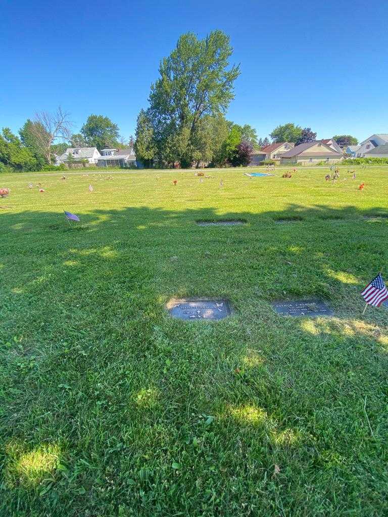 Hazel E. Reagan's grave. Photo 1