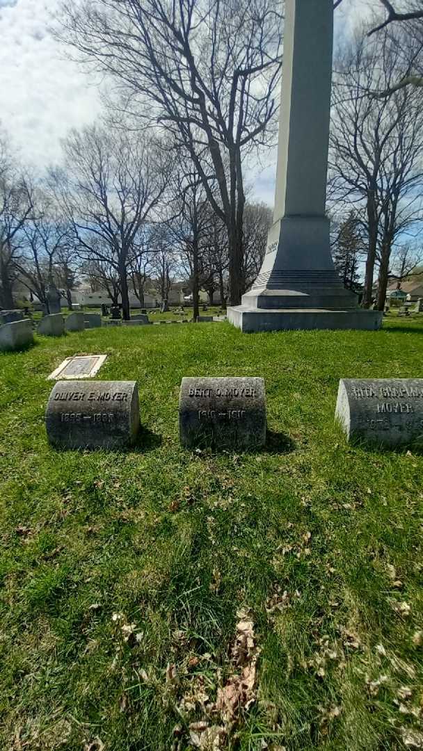 Bert O. Moyer's grave. Photo 1