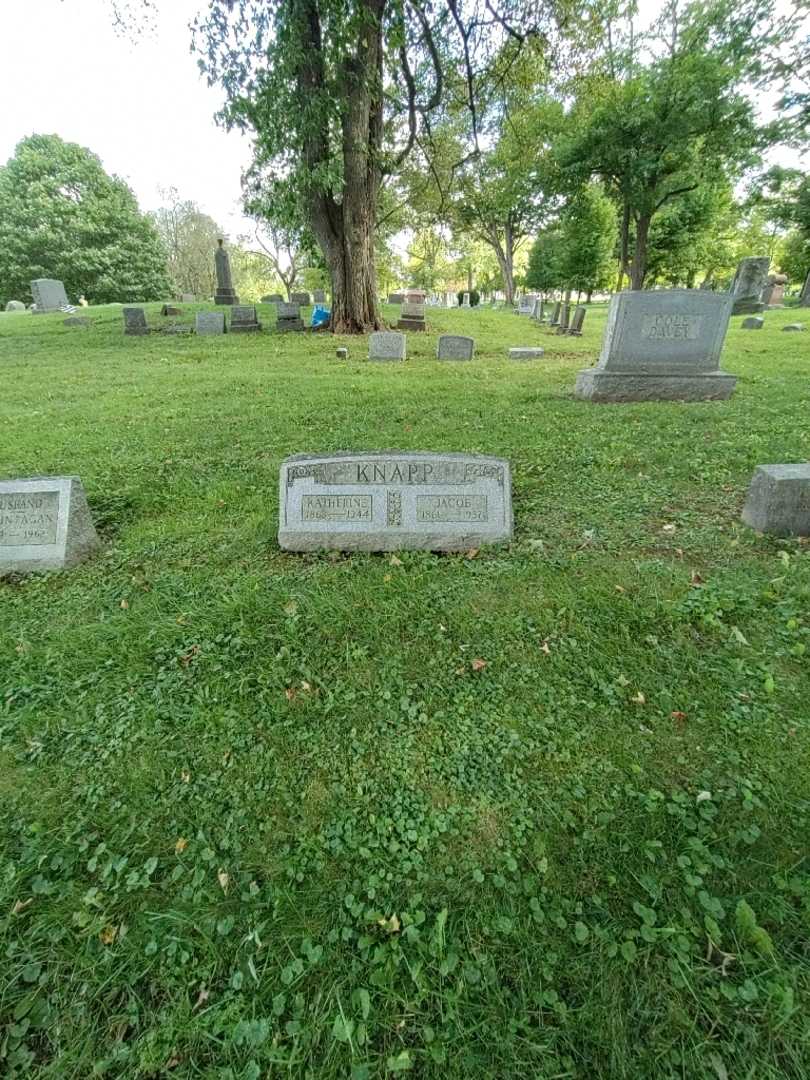 Katherine Knapp's grave. Photo 1