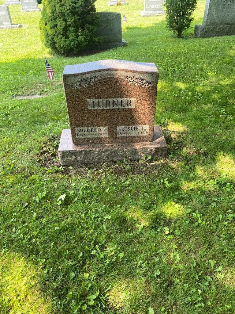 Leslie L. Turner's grave. Photo 2