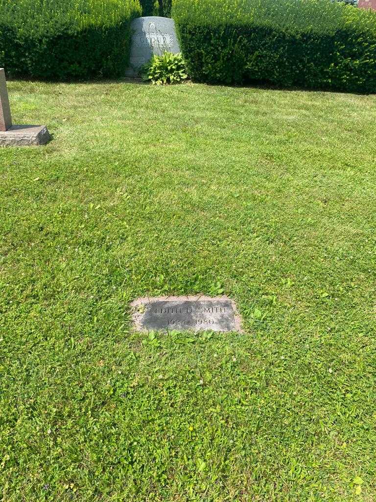 Edith D. Smith's grave. Photo 2