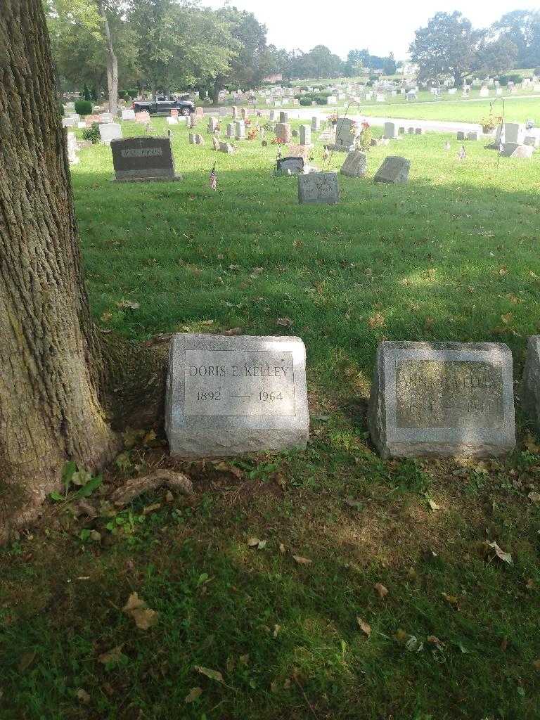 Doris E. Kelley's grave. Photo 1