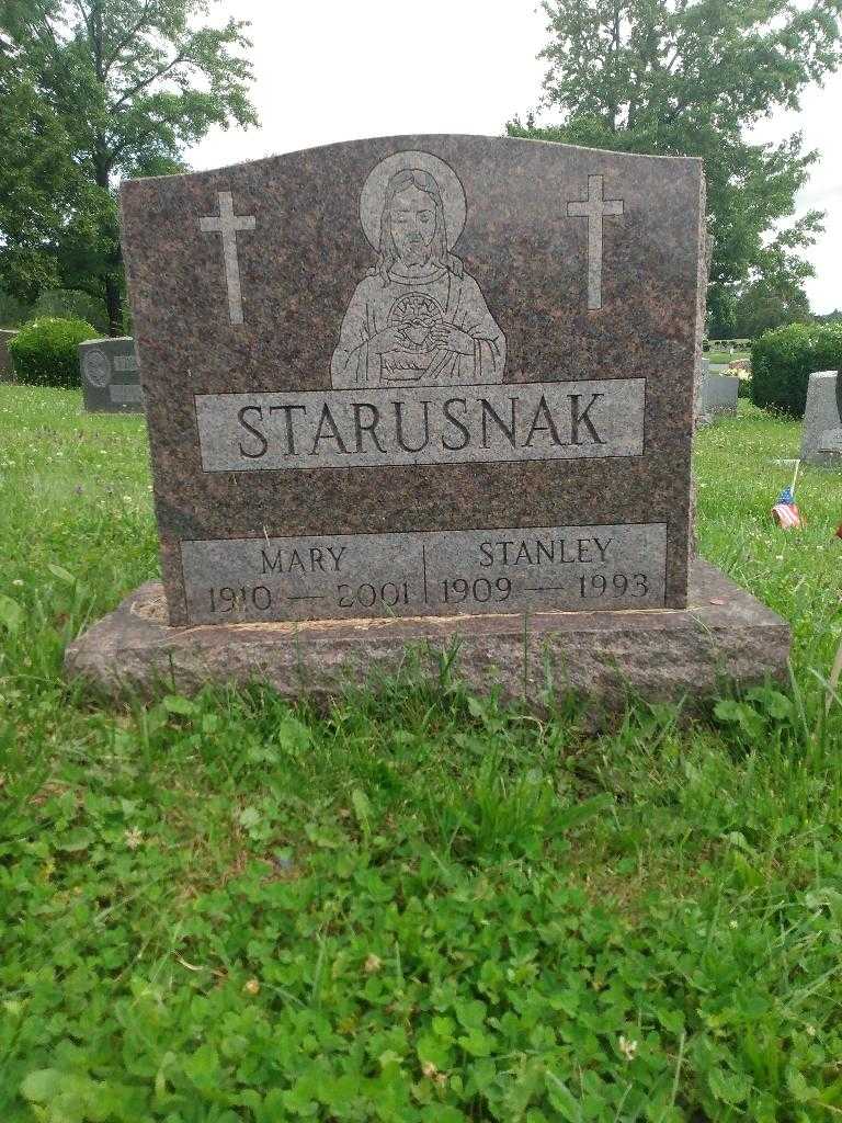Stanley Starusnak's grave. Photo 2
