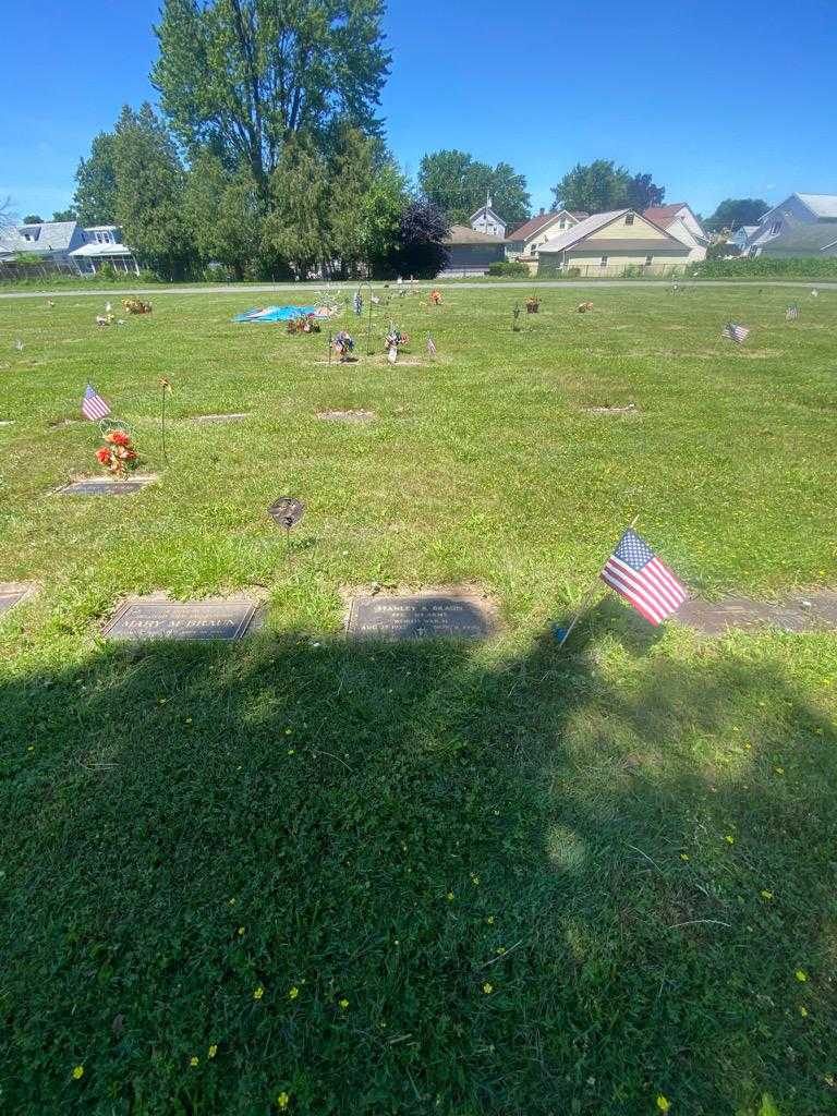 Stanley R. Braun's grave. Photo 1